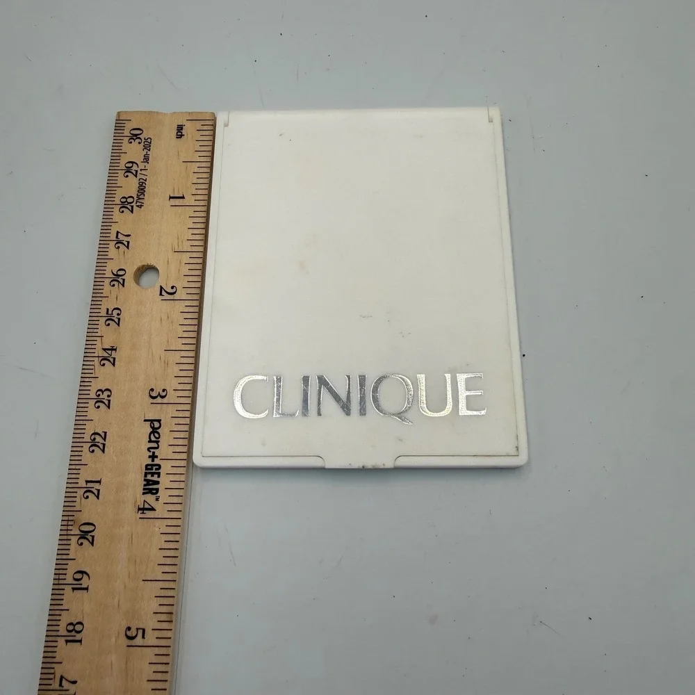 Clinique compact travel